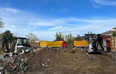 Bina temel kazısı ve temel hafriyatı — kiralık kepçe ve kiralık JCB ile toprak ve moloz yükleme